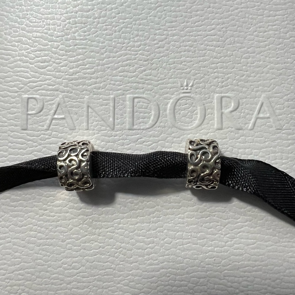 Pandora Swirl Clip